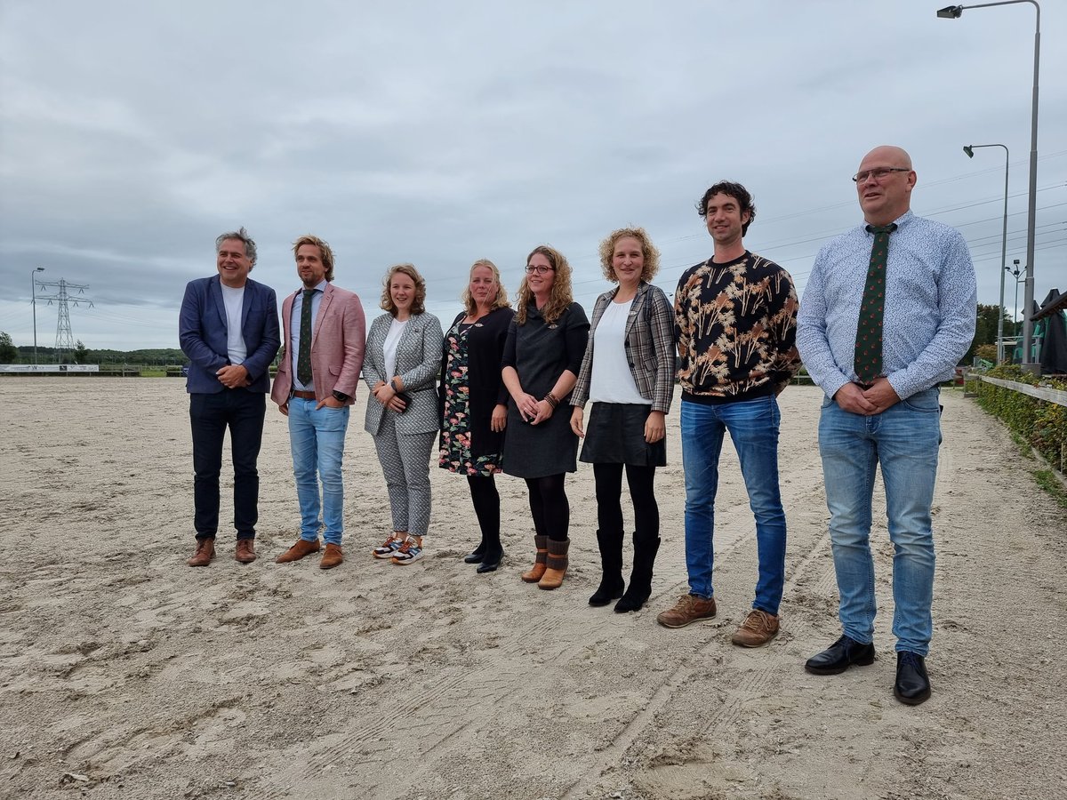 beleefboerderij's tweet photo. Vanaf vandaag mag rick zich nuffield scholar2022 noemen! Zo staat onze boerderij weer een mooi nieuw avontuur te wachten. #letsgo #nuffieldAg #nuffieldNL dank aan sponsor @ProvUtrecht Rick gaat op reis om onze boerderij verder te verduurzamen #kringlooplandbouw #geiten https://t.co/FICNl57byN