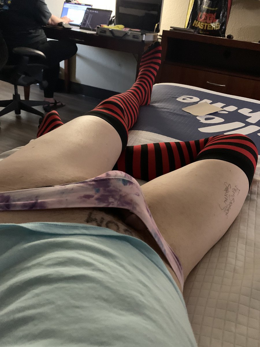 KMilkfiend's tweet photo. Hope she feds me my load! https://t.co/SRPqv60Kn5