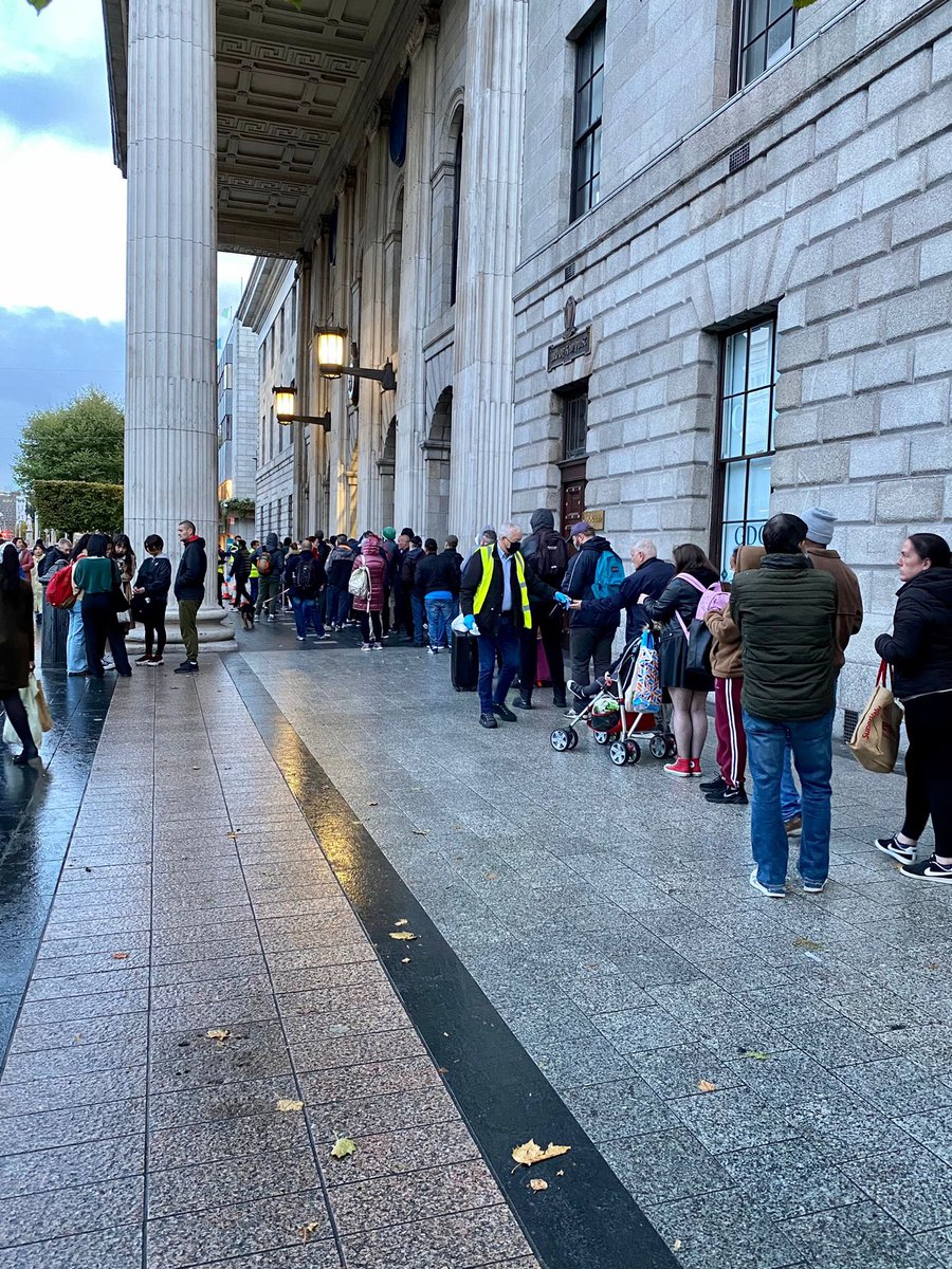 Msoe_Dublin's tweet photo. 350 hot meals, burgers, sandwiches, pastries, drinks, fruits  served today. It was very cold tonight &amp; lots of people were looking for sleeping bags &amp; tents. Today’s soup run gave us a poignant glimpse of what the winter ahead looks like. https://t.co/RYvphP5BVY