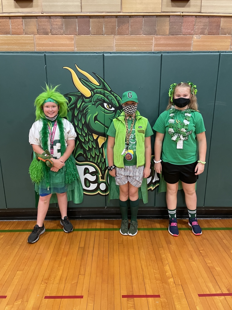 SGMSdragons's tweet photo. Spirit cape winners today...check them out! Now to gear up for Homecoming next week! #sgmsrocks #sgtradition https://t.co/8WMdC8JKfY