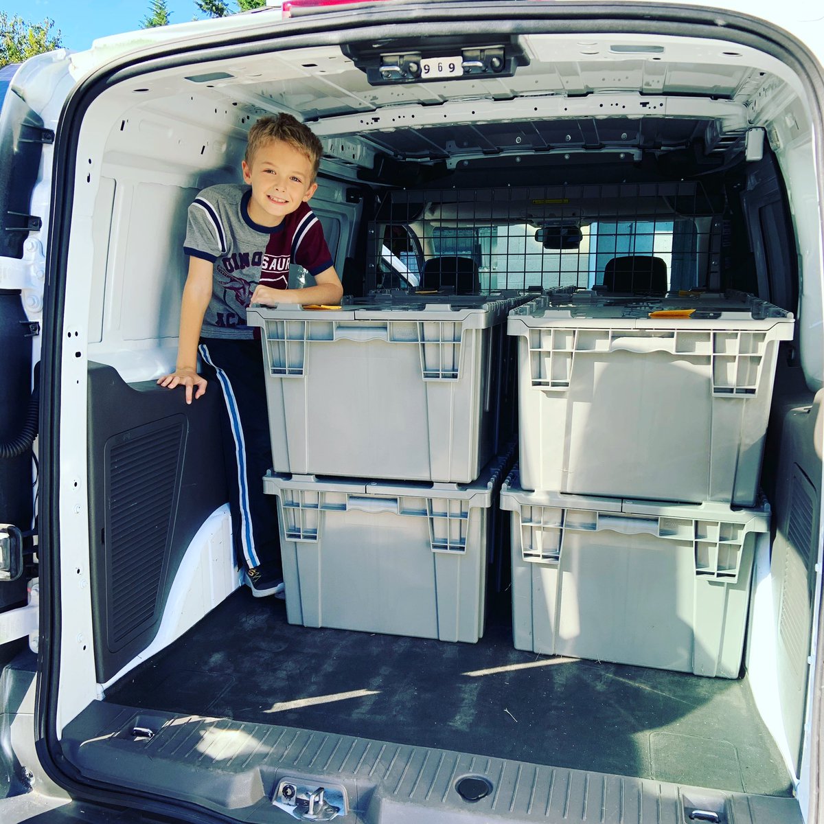 steamblocksusa's tweet photo. The van is packed and we are ready to bring the party!🎉 

 #steamblocks #friyay #smallbusiness #stemeducation #party #birthday #fallvibes #teachersofinstagram #everblock #versare https://t.co/MFYSGVg0tC