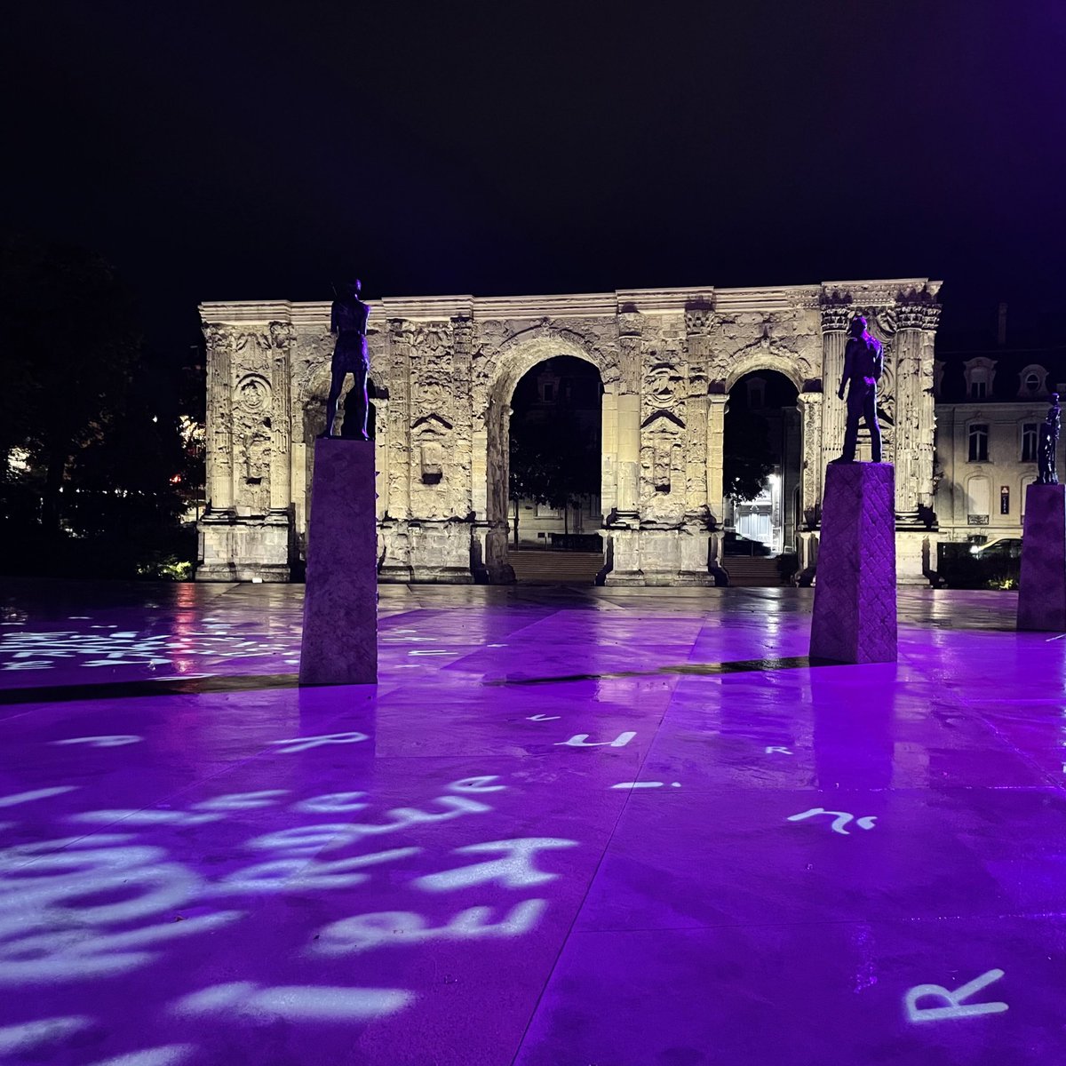 VilledeReims's tweet image. #Reims s’illumine en #rose à l’occasion d’#OctobreRose ! Une mise en #lumière nocturne à retrouver jusqu’à fin octobre pour sensibiliser au dépistage du #CancerduSein. #OctobreRose20201
