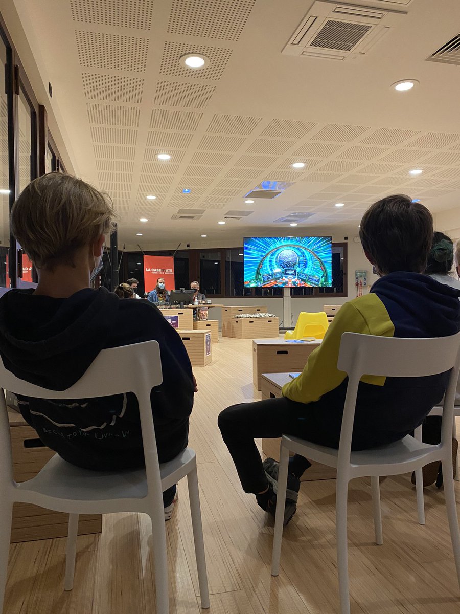 TerritoireSci's tweet image. Parler de sciences tout en jouant aux jeux vidéo : un moyen d’intéresser un public plus jeune ☺️ #LetsPlayScience #FDS2021