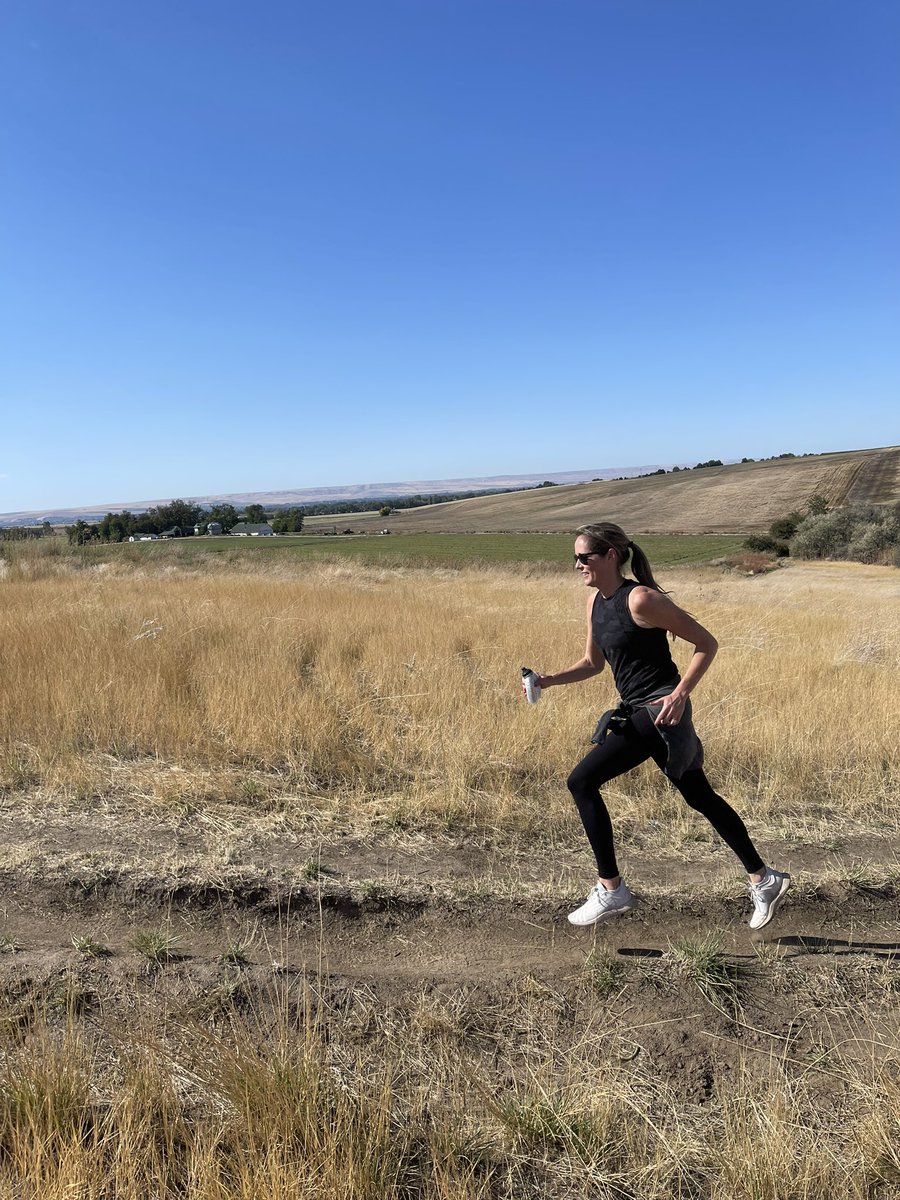 kelsiemedel's tweet image. A @BySaysh run through the wheat fields to a Walla Walla winery… thanks for designing the perfect #workhardplayhard shoe for women @allysonfelix!!
