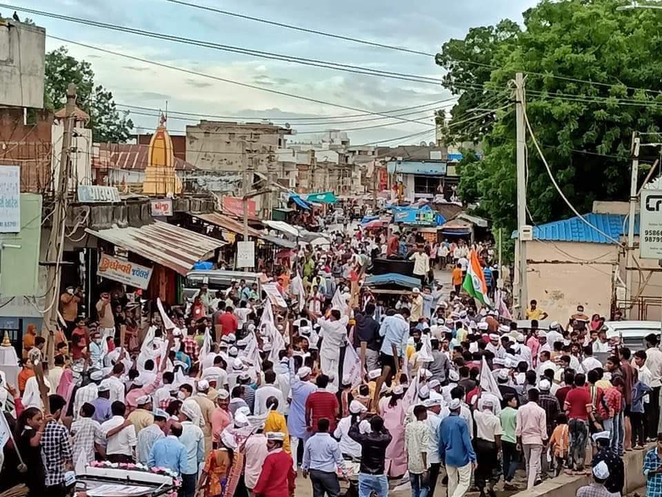 AAPNareshBalyan's tweet photo. यह हवा नहीं, आंधी है !
लगता है दो पुरानी पार्टियों के घर उड़ा ले जाएगी। 

#GandhinagarWithAAP https://t.co/wACZKph8RR