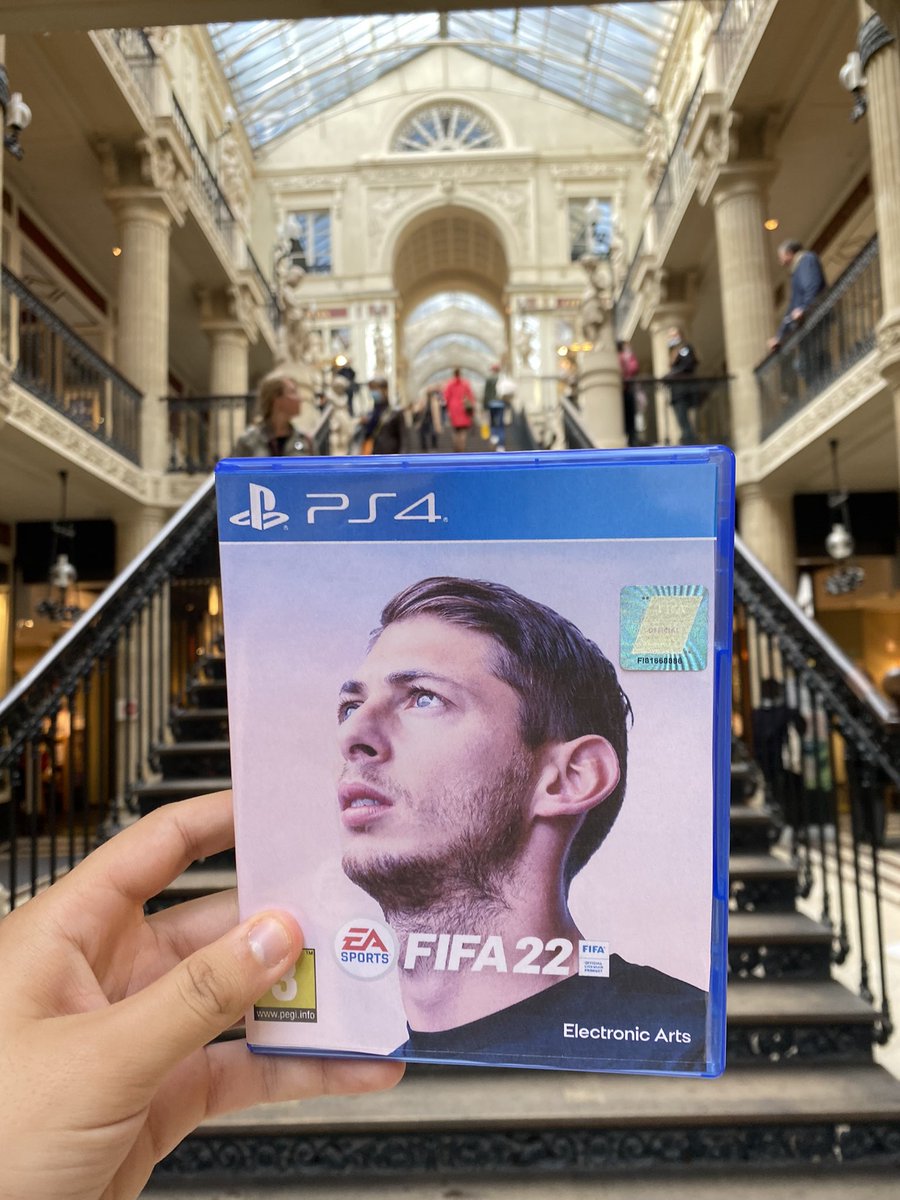 TribuneNantaise's tweet image. 🎁 #Concours 

Nous lançons un jeu concours pour remporter le Jeu FIFA 22 sur PS4. 
Une édition « maison » avec un cover Légende avec Emiliano Sala créé par le très bon @GabinDesign 

Pour jouer : RT + follow @TribuneNantaise 
Tirage au sort après la trêve. 

#FCNantes #FIFA22