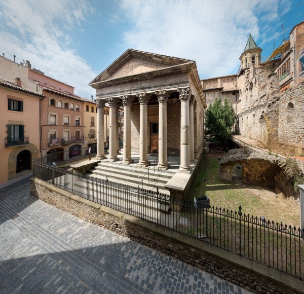 Des del Patronat d'Estudis Osonencs els informem que el Temple Romà va recuperant la seva normalitat després de la pandèmia. Per això, estarà obert: 
🕒de dimarts a dissabte els matins de 10:00 a 13:00h 
🕒de dimarts a diumenge les tardes de 18:00 a 20:00h
Us hi esperem!🏛