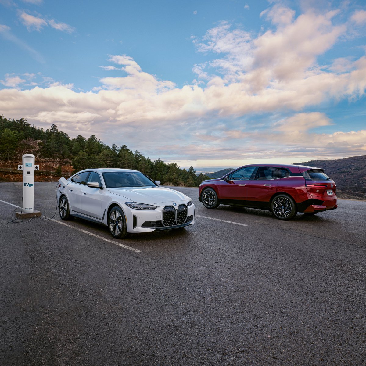 Our legacy of craftsmanship and quality charge into the future with the all-electric BMW #iX and #i4. bit.ly/2Y686iv