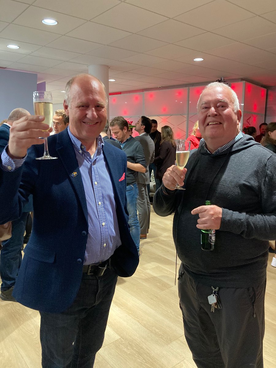 Dank iedereen voor alle geweldige steun! Het was een enerverende campagne. Veel succes toegewenst aan de nieuwe voorzitter van onze mooie <a href="/PvdA/">Partij van de Arbeid</a> 🌹