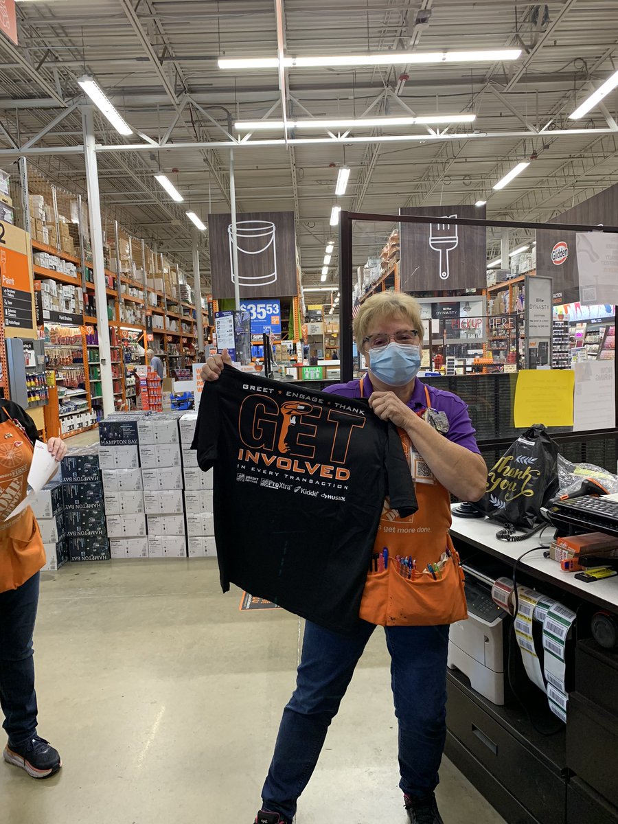 First stop: SERVICE DESK! The gals loved their gift bags of goodies for #camandfriends2021