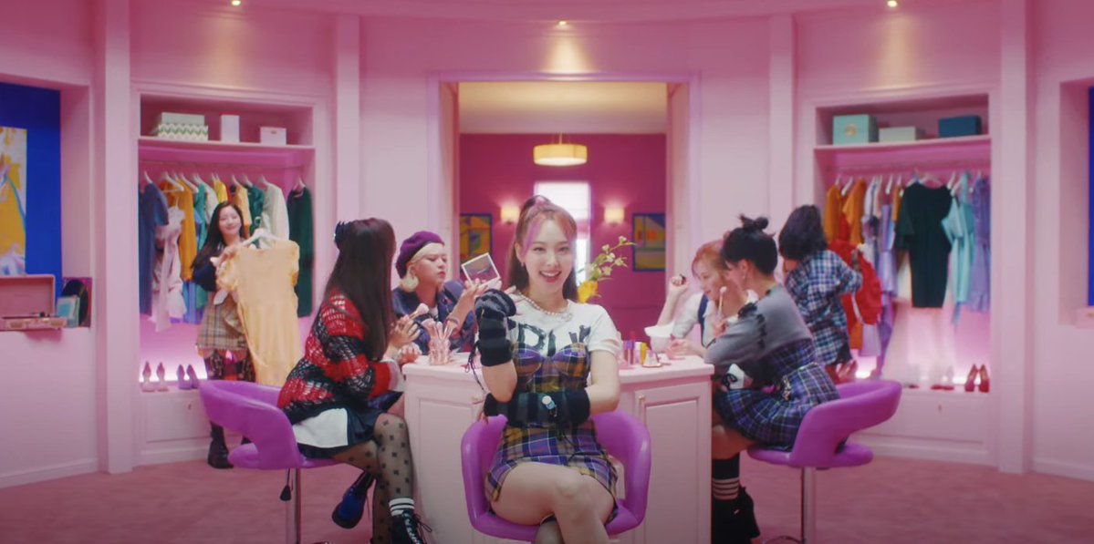 MTV's tweet photo. I think YOU have stolen my heart, @JYPETWICE! GOT THE FEELS FOR YA RIGHT BACK. 💘 ✨ https://t.co/vFfjV8gfx5