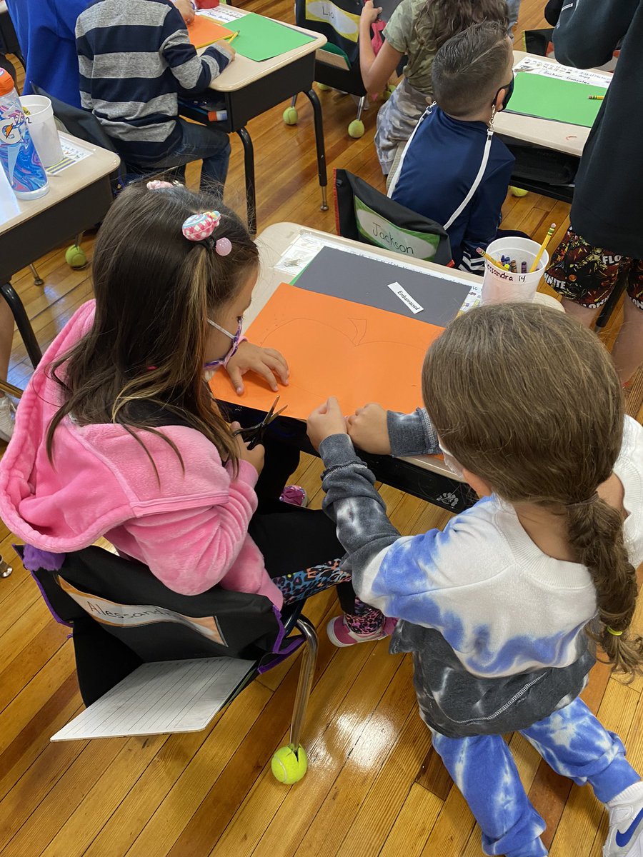 MsMeininger's tweet photo. Everyone was so excited to work together today! We helped with cutting, gluing and talking about adjectives! #sel #buddies @MsMartin813 https://t.co/L8reupmdEq