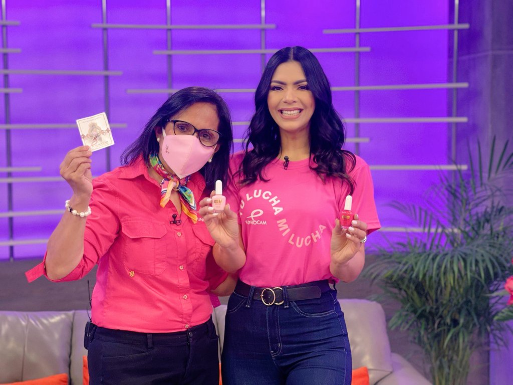 lasmananasdel5's tweet photo. Inauguramos el #MesRosa donde juntos luchamos contra el cáncer de mama.💗 ¡Apoya a #Funhocam con la compra de estos objetos! https://t.co/vRyzOVJoPG