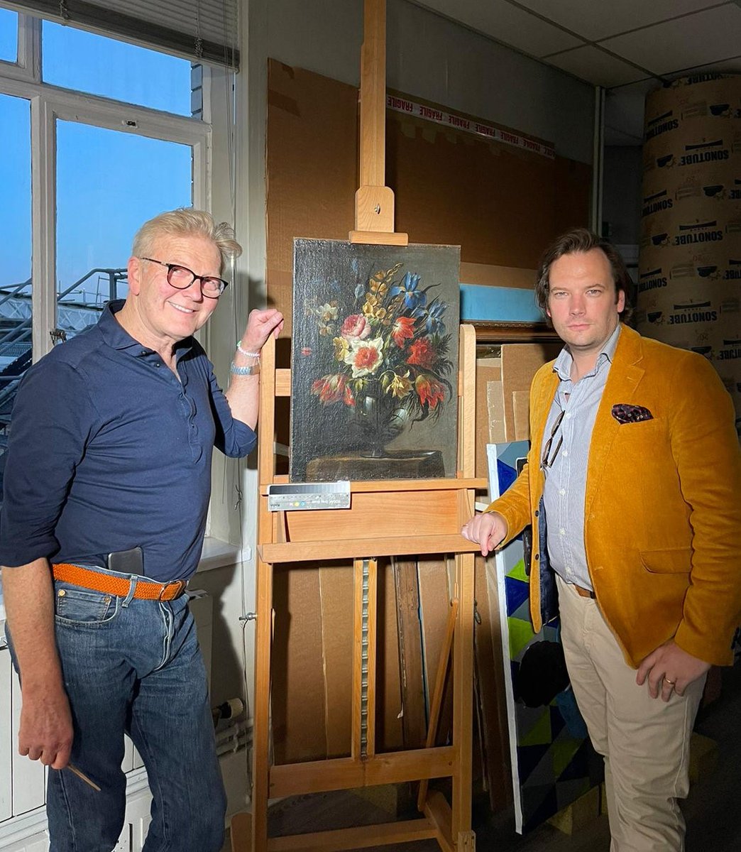 DValuations's tweet photo. The first of our exclusive “Wednesday Club” events held last night was a huge success… 

Simon of @GillespieStudio, an acclaimed restorer with over 40 years’ experience as a conservator-restorer of #fineart and an #arthistorian, wowed us all with his knowledge and expertise! https://t.co/pB5ParNgxq