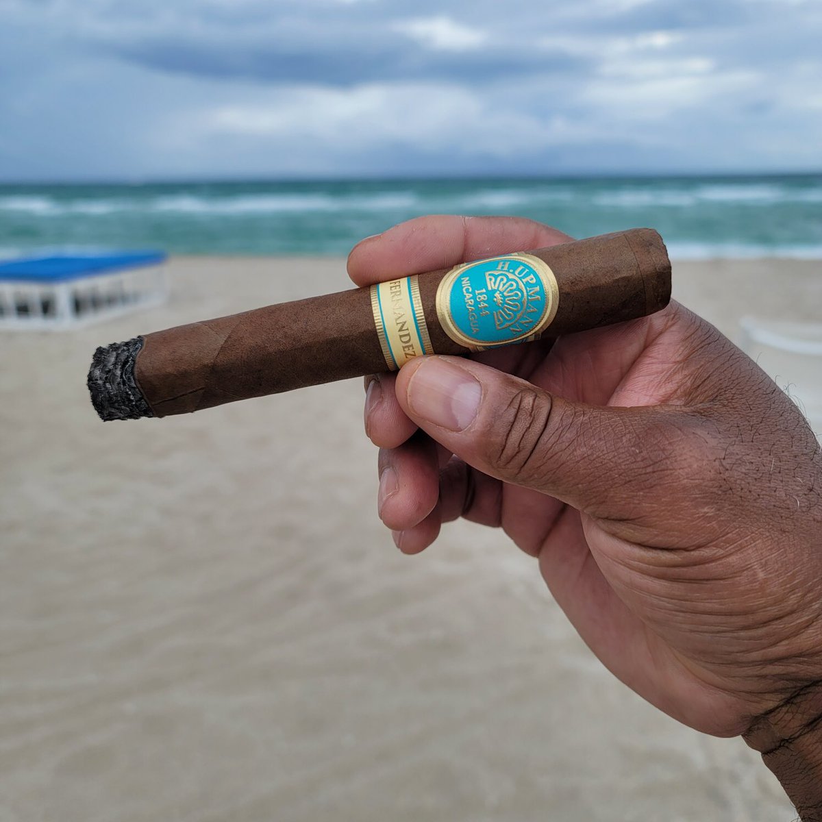 AnnapolisAsh's tweet photo. #hupmanncigars #hupmann1844 #annapolisashtalk #cigarsofinstagram #cigardaily #cigarsdailynation #cigarporn #cigarnation #cigarnoise #cigarsonthebeach #cigarlife #cigarfriday https://t.co/sdCf8aAynB