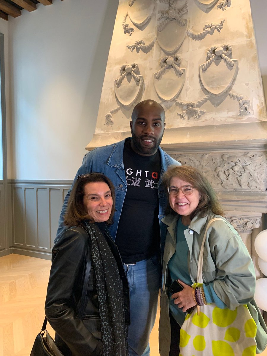 Guess who?
@TeddyRiner, champion au grand ❤️ engagé pour des causes humanitaires
#Inauguration 🙏<a href="/LePhilanthroLab/">Le Philanthro-Lab</a> #touteslescausesontbonnes
<a href="/ArceAvenir/">Arcé - Avenir Femmes</a> @Le5eF <a href="/Mairie5Paris/">Mairie du 5e</a> <a href="/PBouchet_/">Philippe Bouchet</a>