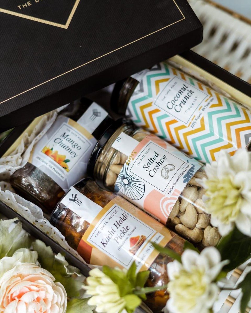TheDateHouse1's tweet photo. Love variety? Or a good range of healthy snack options? The Date House's gift hampers is for you.

Gift better, feel better &amp; celebrate better with our unique gift hampers filled with organic and natural products!
#gift #Expo2020 #premium
Order here ➡️ https://t.co/jsg6NCbMad https://t.co/IrDtmuR1BD