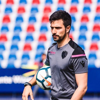 UcvFootball's tweet photo. Un placer anunciar que el próximo Martes 5 se llevará a cabo la Sesión Inaugural del #MIMEVR22⚽️
Mesa Redonda @LevanteUD🐸
@JaviNavarro__
#ToniLópez
Ponencia posterior a cargo de @DavidLlopisPS
Asistencia libre hasta completar aforo de seguridad ⏩
https://t.co/9Rksh59mmi https://t.co/Jp1XUCQQWO