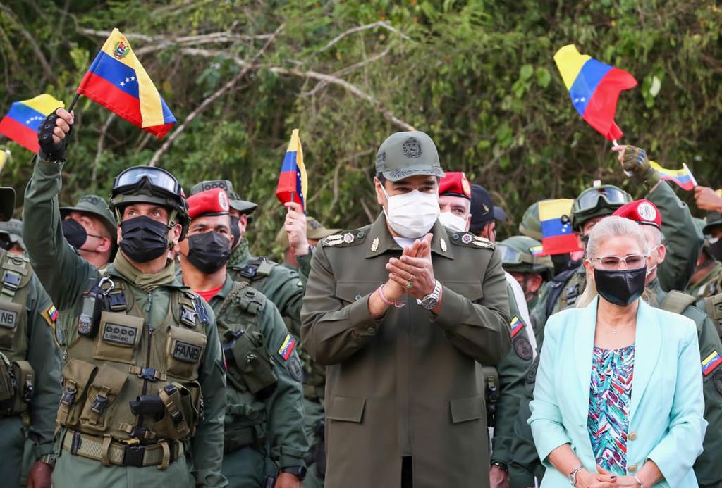 EscuadraVe's tweet photo. #30SEP Cumpliendo órdenes de nuestro Primer Timonel de la @ArmadaFANBVzla, el Comando de Escuadra Bolivariana participó activamente en el Fuerte Guaicaipuro con una representación de los sistemas armas, equipos e instrumentos navales en honor al 16° Aniversario del @libertad003. https://t.co/axCCpVhk1l