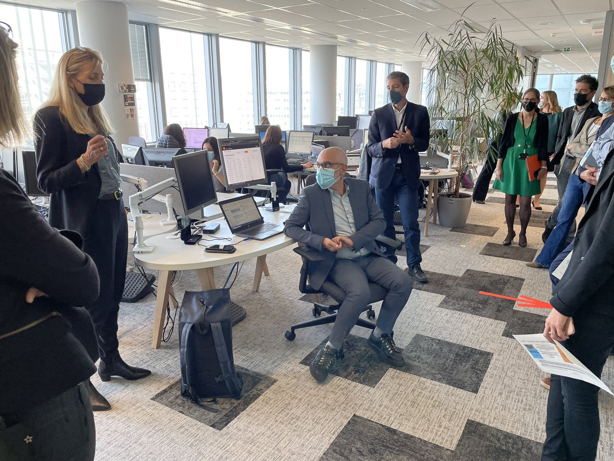 rfernandez's tweet photo. Une belle journée à #Lyon à la rencontre des équipes @orange, autour des métiers du wholesale, des réseaux, des boutiques, de la finance…
Tous mobilisés au service de nos clients #Fibre #4G #5G, #OrangeBank 
Merci @FranceHeringer et @BJavelot 👍 ! https://t.co/0YOHFxX5iT