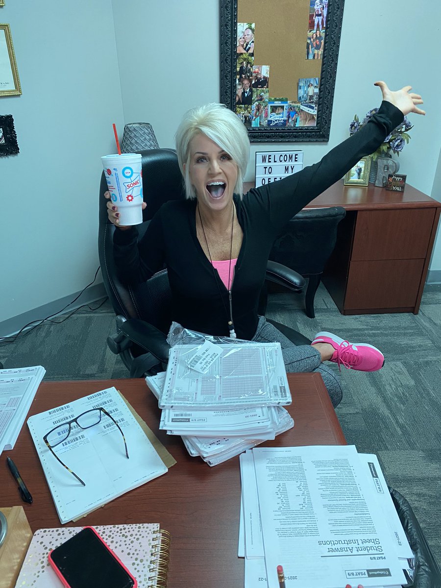 ambermhope's tweet photo. No better way to end the last day of intersession on the Friday before FALL BREAK than with Sonic Happy Hour! Our @Hudson_Hawks are the BEST❤️#soarhawkssoar ❤️#fallbreakherewecome🥳 https://t.co/LimEOGiBmG