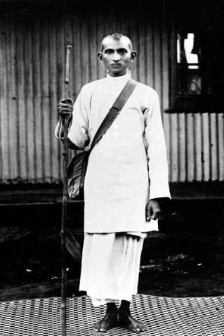 1893 :: Young Lawyer Mahatma Gandhi Was Forced to Leave First Class Compartment of a Train In South Africa Due to Racial Discrimination. Mahatma Gandhi Started Satyagrah
