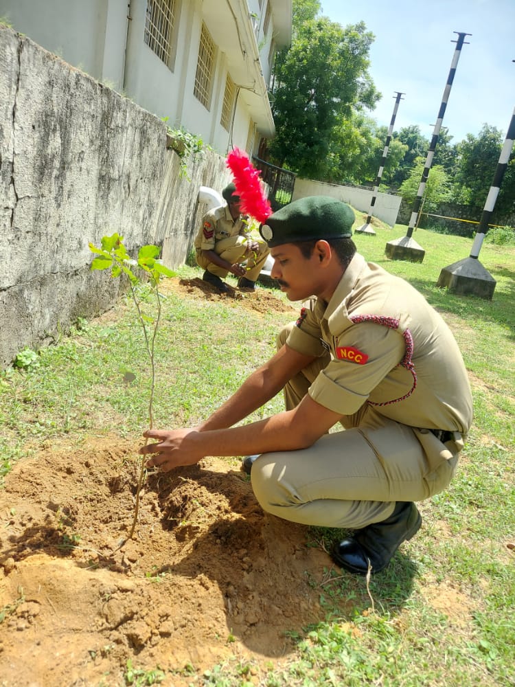 RedHorse059's tweet image. 1(TN) R&amp;amp;V SQN NCC took part in 🌲 TREE PLANTING PROGRAM. This program held on J. H. A. Agarsen college at madhavaram 
#TreesForOurPlanet #oxygen #maramvalarpom #maramnaduvom #savetrees #growtree #ncccadets