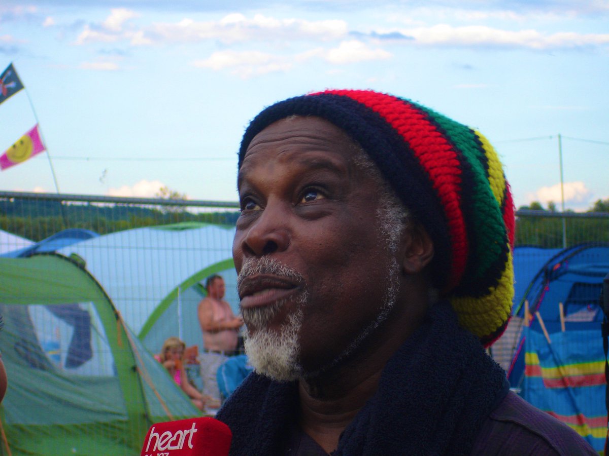 Superstar Billy Ocean @MrWongo always brings the sunshine to @rewindfestival with his wonderful songs and warm personality. Our YouTube video of Billy bringing his unique magic to Rewind South in August is sure to brighten up your October evening!🎤🎶🌞 youtu.be/E0WpDoN0qQ4