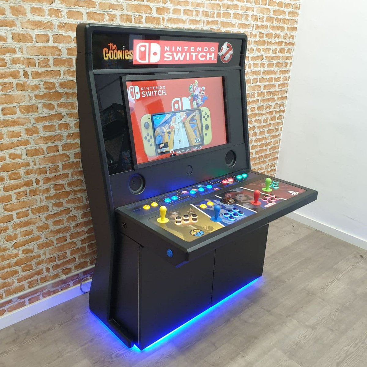 Bricogame's tweet photo. Modelo Vewlix Ultra 4 players de 32”.
Marquesina Fhd de 27”
Pantalla táctil y numerosos extras.
Más info.: https://t.co/YW4dyWCuYc
https://t.co/Q8i1k5m6V1

◦#bricogame #keyboy #retromachine #retroarcade #arcaderetro #maquinaarcade #recreativa #maquinasarcade #arcadecabinets https://t.co/sx4tRNgtjQ