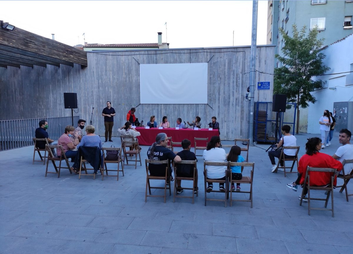 EsparregueraFM's tweet photo. ▶️FESTIVAL CIRC | Des de les 18h a la plaça d'Antoni Nin i Escudé la taula rodona "Recorreguts del circ contemporani" amb Jordi Jané, @carmecanet i representants de diverses companyies que participen a la 1a edició de #LaPalanca a #Esparreguera https://t.co/hAwpuEnLCp
