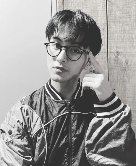 vlerrina's tweet photo. Konsepnya kacamataan ๐ค jiakh
#MarkcitySelcaDay #MSD #QualityTimeWithMarkLee #MARK https://t.co/i6wkzFCoZJ