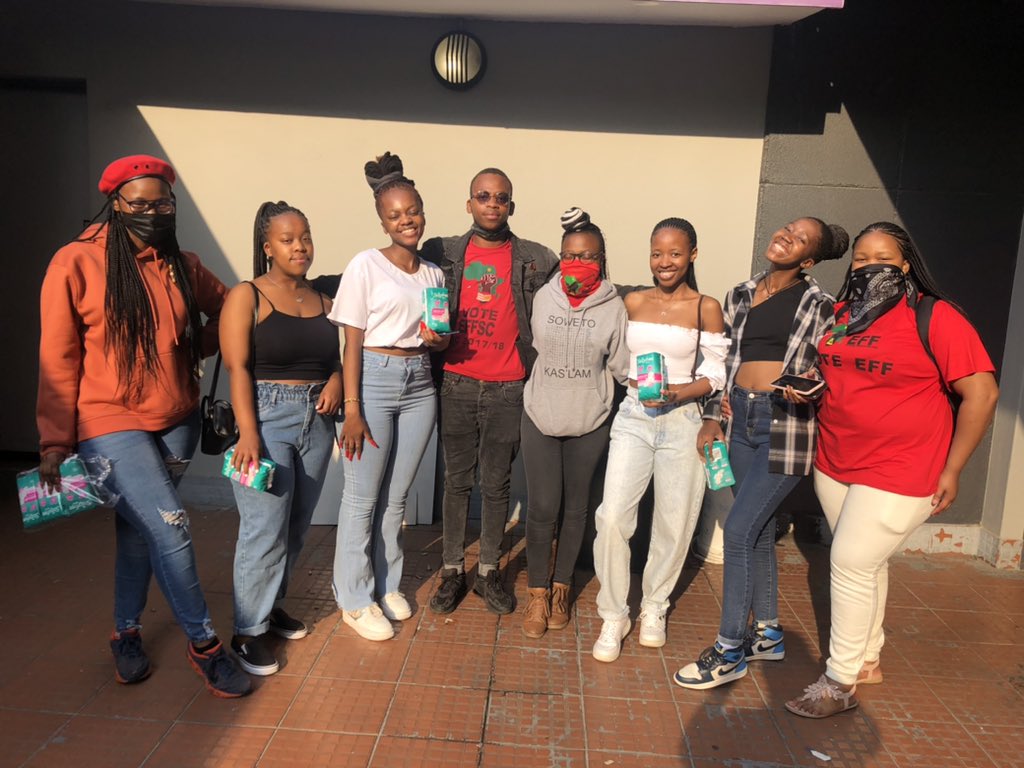 UJ_APK_EFFSC's tweet photo. Road to elections 2021/22 UJ. 🖤💚❤️🤣 ✊🏾✊🏾✊🏾 🔥🔥🔥 Comrades were on the ground at J One Student Accomodation. #VoteEFFSCUJ #Ay’khale https://t.co/f85GqhHJO2