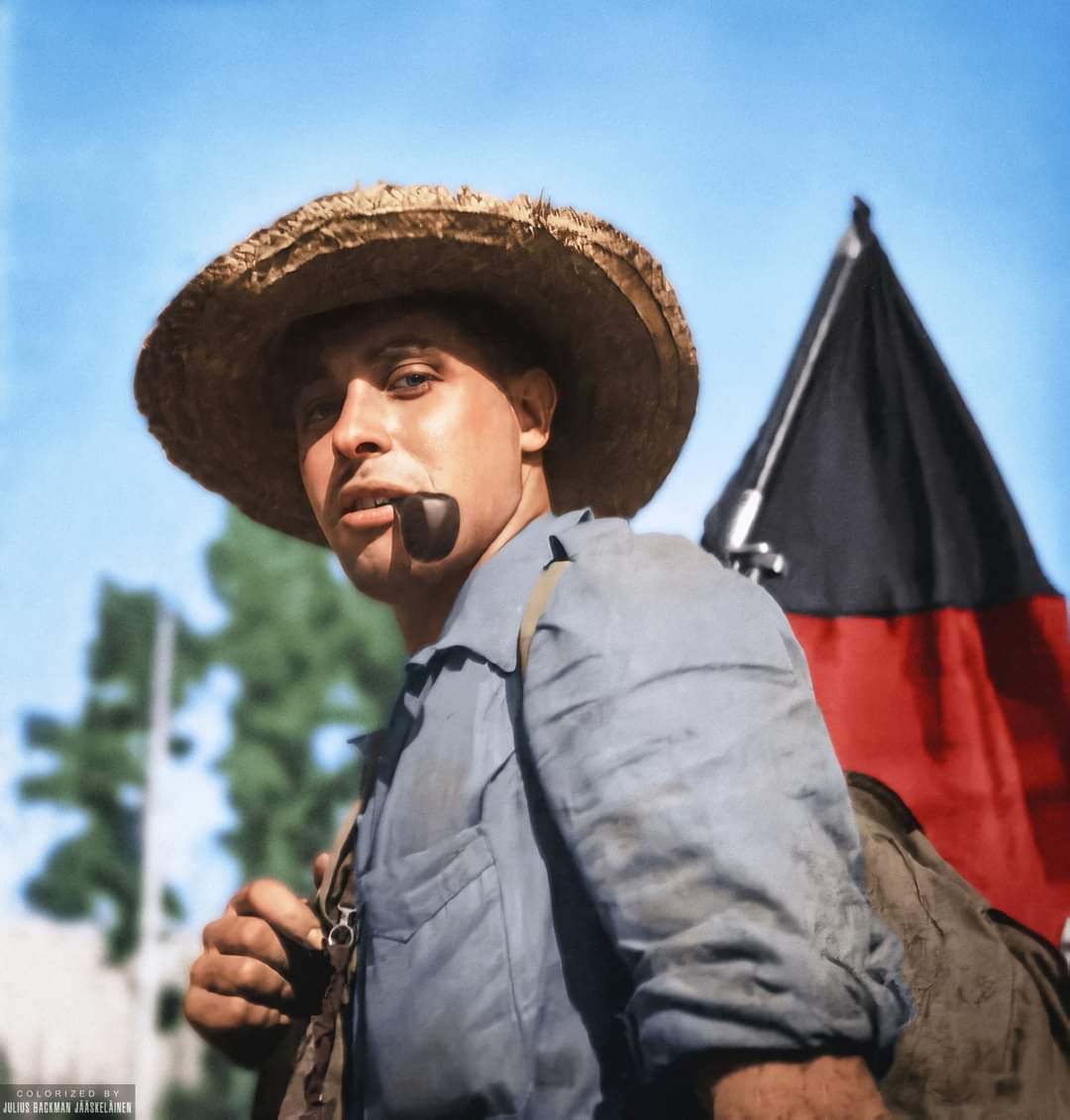 Foto colorizada de un miliciano anarquista en 1936.