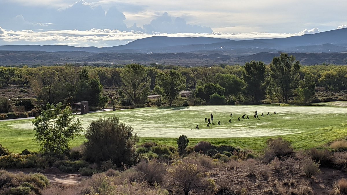 TwinWarriors's tweet photo. Happy October morning‼️ Dew on the range and that beautiful view. Early mornings are the best.
#twinwarriorsgolfclub #santaanapueblo #nmgolf https://t.co/cukfdPxmBg