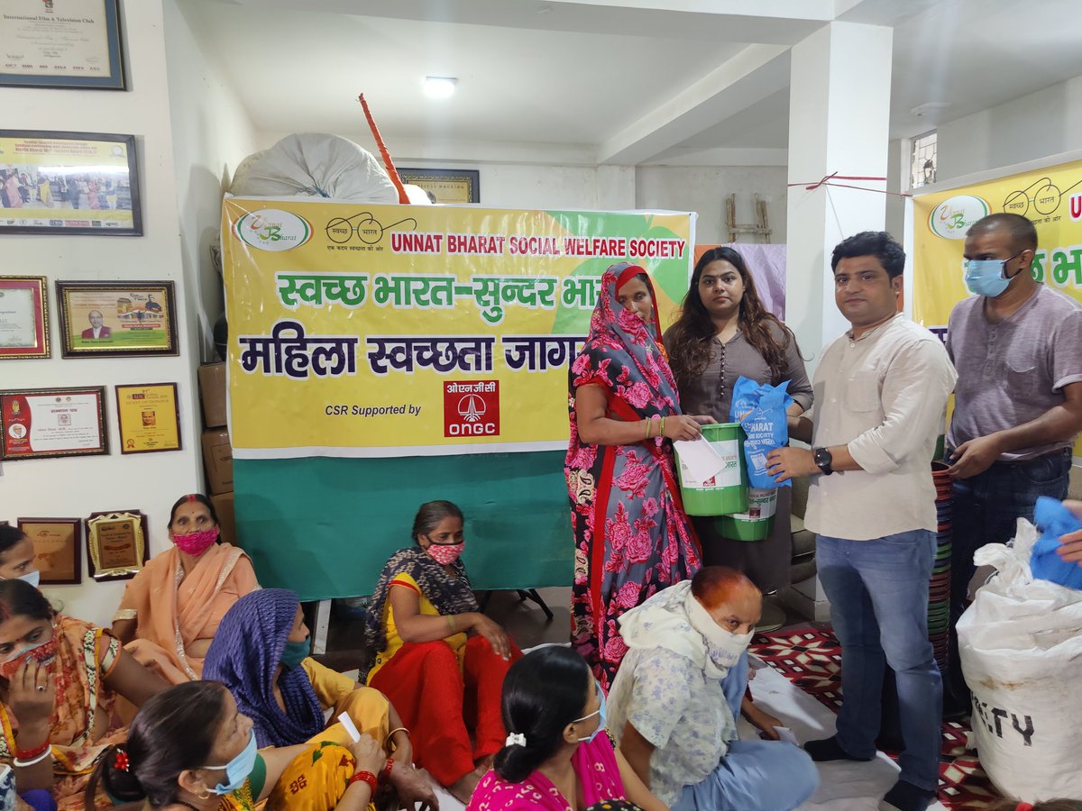 UnnatBharat's tweet photo. Swachh Bharat - Sundar Bharat. 6th day Women hygiene awareness program at Sangam Vihar Delhi. Distribution of Dustbin, Sanitary Napkins &amp; other hygiene kits
@UnnatBharat @narendramodi @PMOIndia @swachhbharat @SwachhBharatGov @UN_Women @smritiirani @Abhishekmisraub 
#unnatbharat https://t.co/opRoRrLmCa