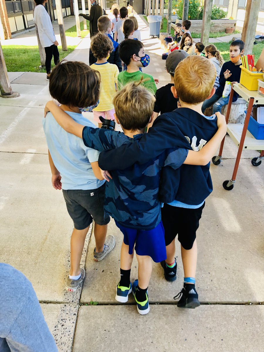 The C-2 Crew’s “Kindness Cart” made its debut run today. This class was so excited to spread smiles. ☺️ <a href="/TheC2Crew/">Shannon McCarthy</a> #beartavernpride