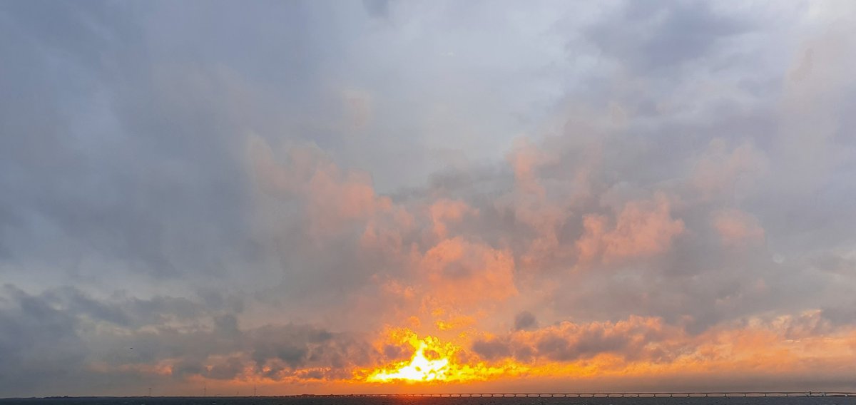 Havenlust's tweet image. Sunset One Minute Ago 🌞☀️