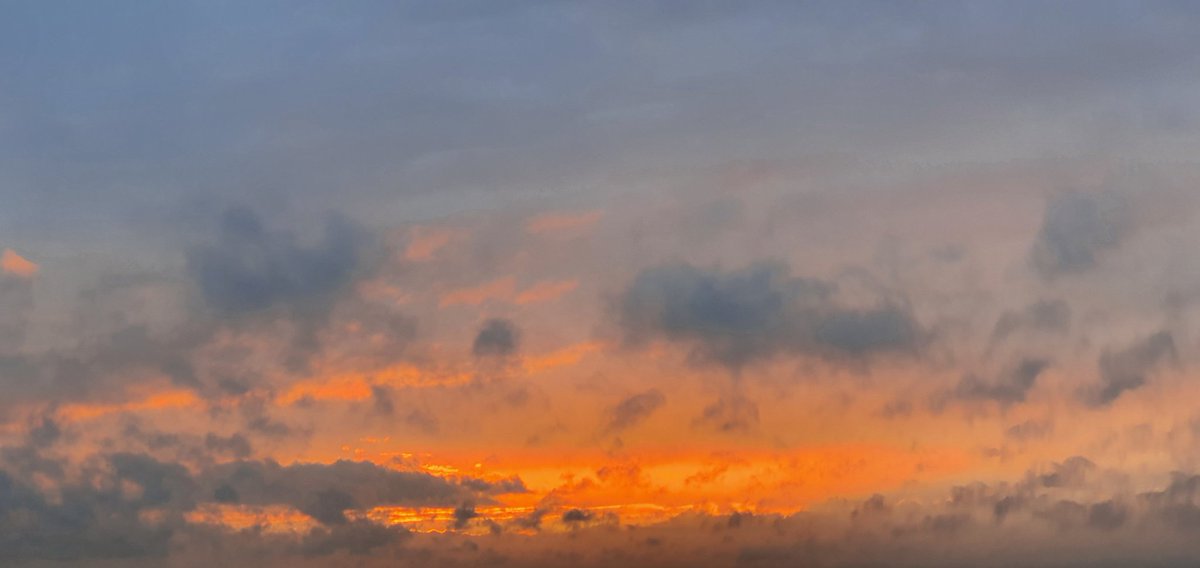 Havenlust's tweet image. Sunset One Minute Ago 🌞☀️