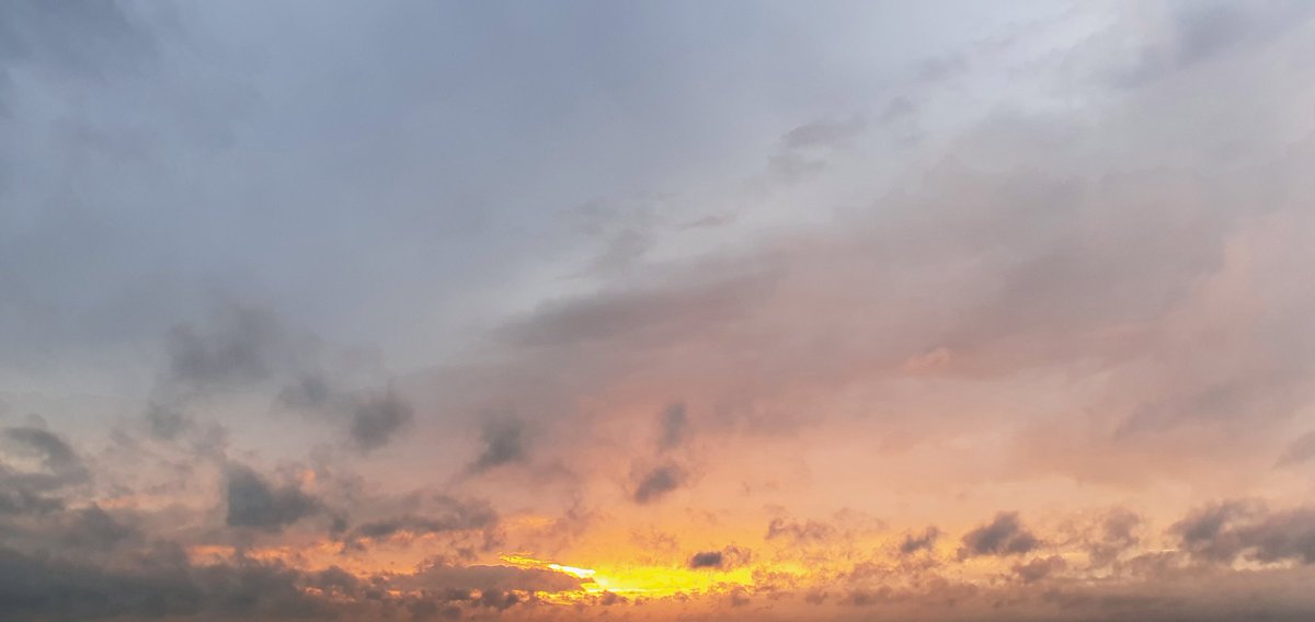 Havenlust's tweet image. Sunset One Minute Ago 🌞☀️