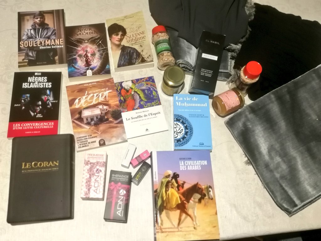 AuPaysDeNN's tweet photo. Voici le butin 😂😂
C'était une surprise pour mes filles qui n'étaient pas au courant que le tome 4 de Saladin (cc @editions_oryms) venait tout juste de sortir

Merci @BayyinahAl pour l'accueil, vous êtes formidables !
Qu'Allah met la baraka dans votre librairie ! https://t.co/gKkkNU4oTu