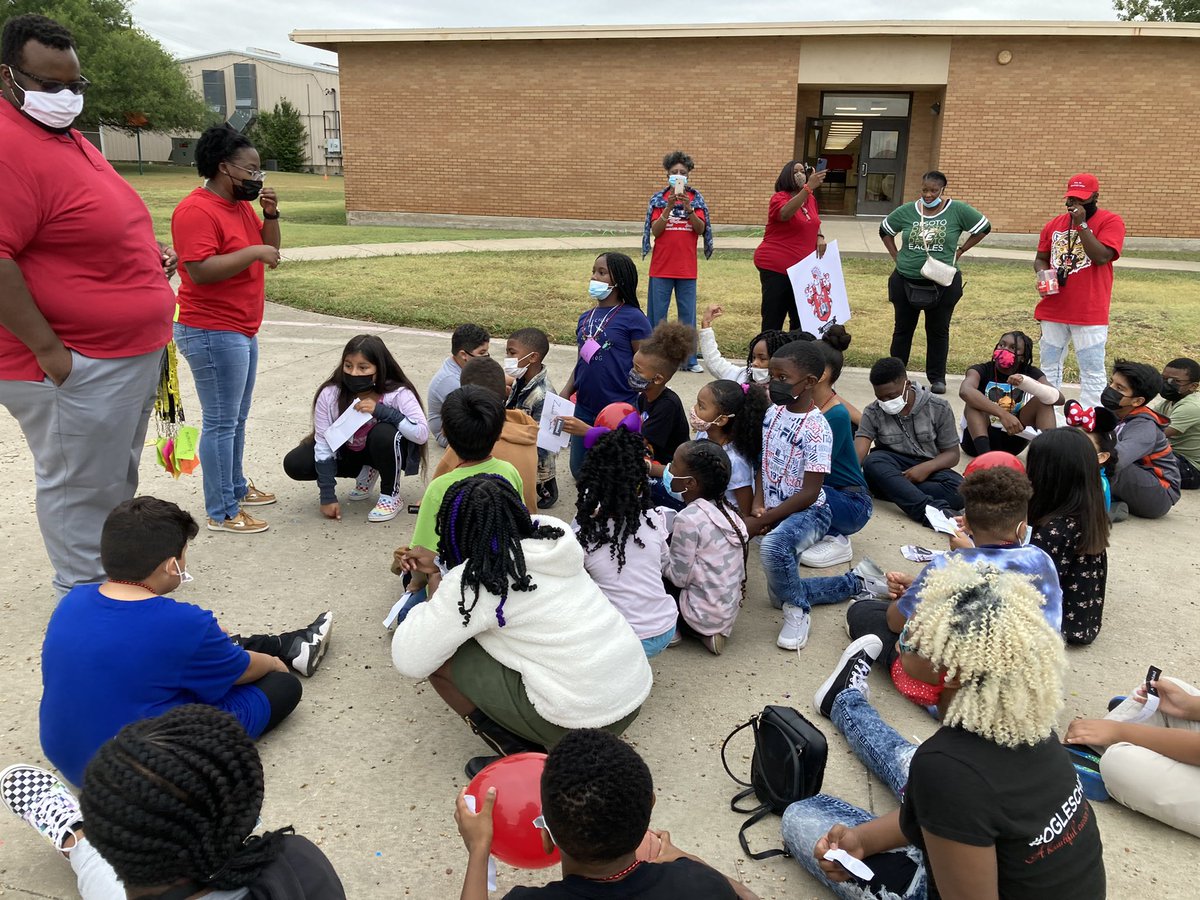 RubyYoungPSA's tweet photo. Today was our big house reveal, and our students and staff made it a very special event! What house is your student in!?! Much more to come! #RubyYoung #RYPSA #housereveal #STEMeducation #Desotoengage #Desotoisd https://t.co/Af49uHsBvW