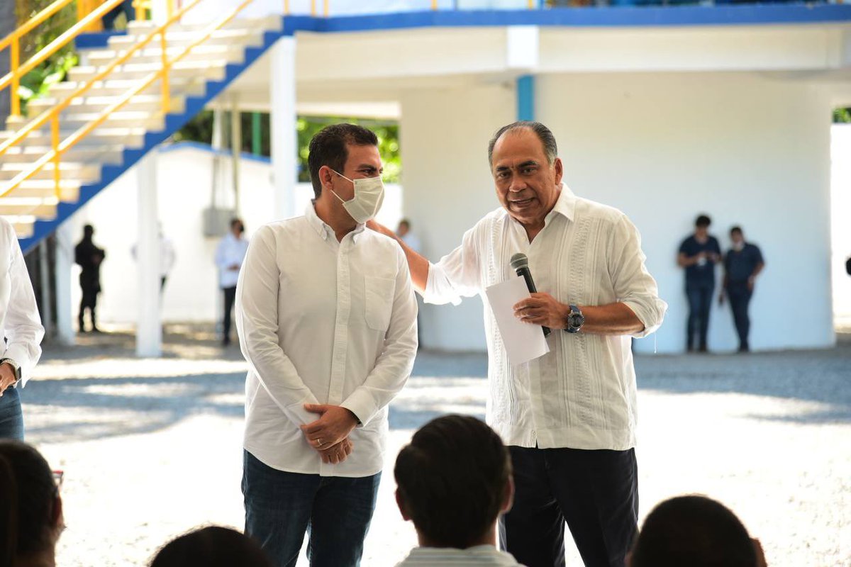 jorgexsa's tweet photo. Hoy es un gran día donde sellamos mi principal compromiso con los zankas. El nuevo #PozoRadial es una realidad gracias a la participación estatal y federal, donde también se invirtió con recurso municipal para multiplicar el abasto de agua en Zihuatanejo. https://t.co/O2w3osrO1G