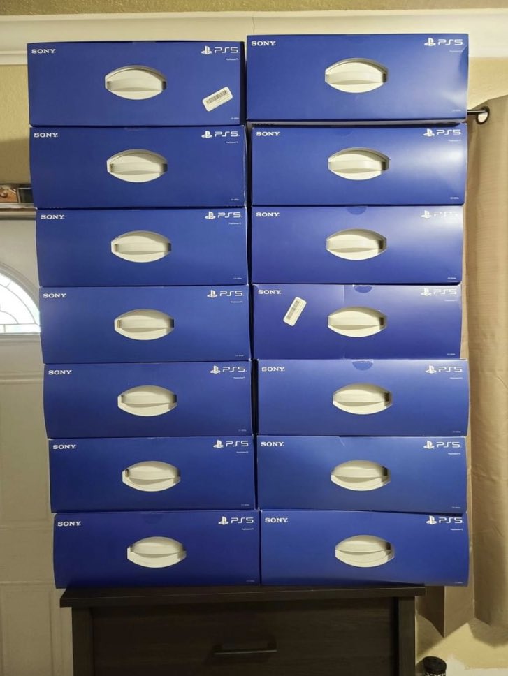 JimRepublican's tweet image. Hey Twitter if anyone still need any Ps5 Disk Editions I Have a few in stock there 650 dollars each,they have never been opened and shipping is Available. I am shipping thrus ups if you want it shipped MESSAGE ME ONLY IF YOU SERIOUS ABOUT BUYING