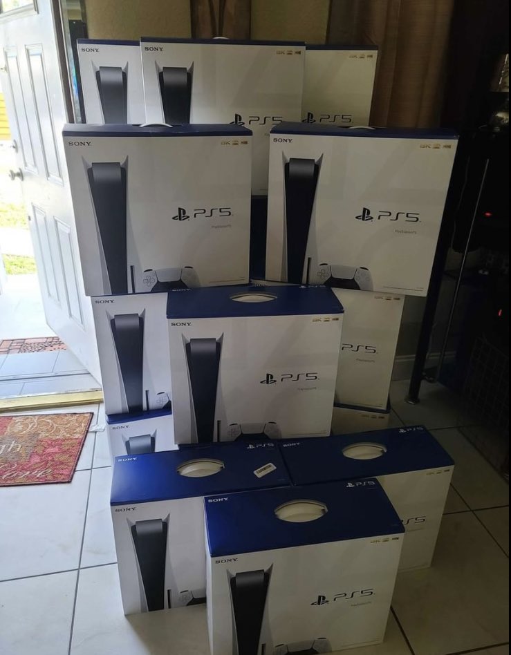 JimRepublican's tweet image. Hey Twitter if anyone still need any Ps5 Disk Editions I Have a few in stock there 650 dollars each,they have never been opened and shipping is Available. I am shipping thrus ups if you want it shipped MESSAGE ME ONLY IF YOU SERIOUS ABOUT BUYING