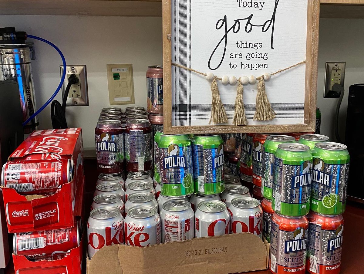 MTESPTA's tweet photo. Today we celebrated the end of September by stocking the staff lounge with yummy treats and drinks for our hardworking teachers! If you have a minute, shoot a quick email to your child’s teacher to thank them for a wonderful first month of school! 💕 #spreadkindness #raisecraze https://t.co/GCWgOyC0Ek