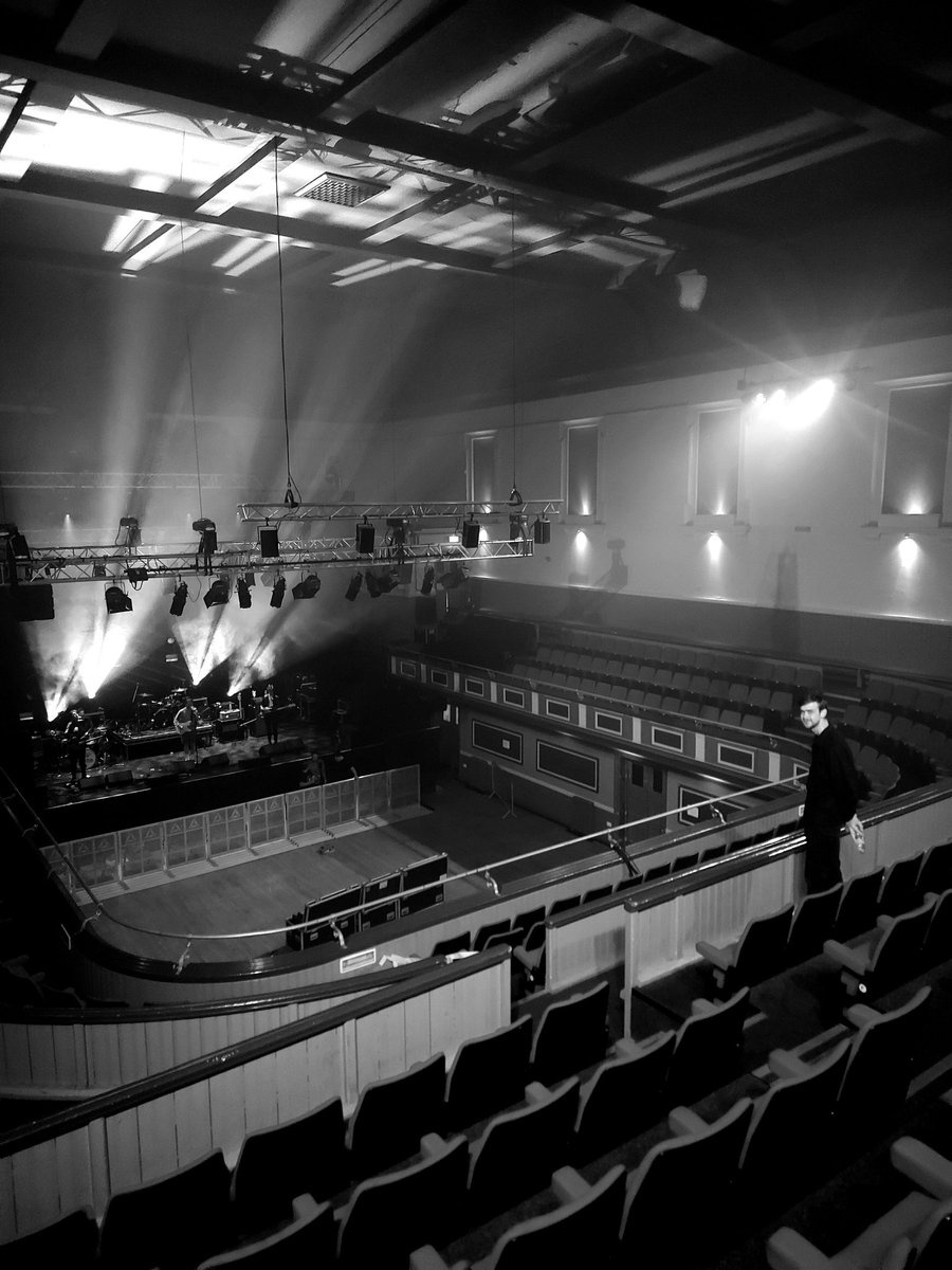 Roof ripped off at 19:15 @PyramidParrHall Get down. Get seen. ⚫✊❤