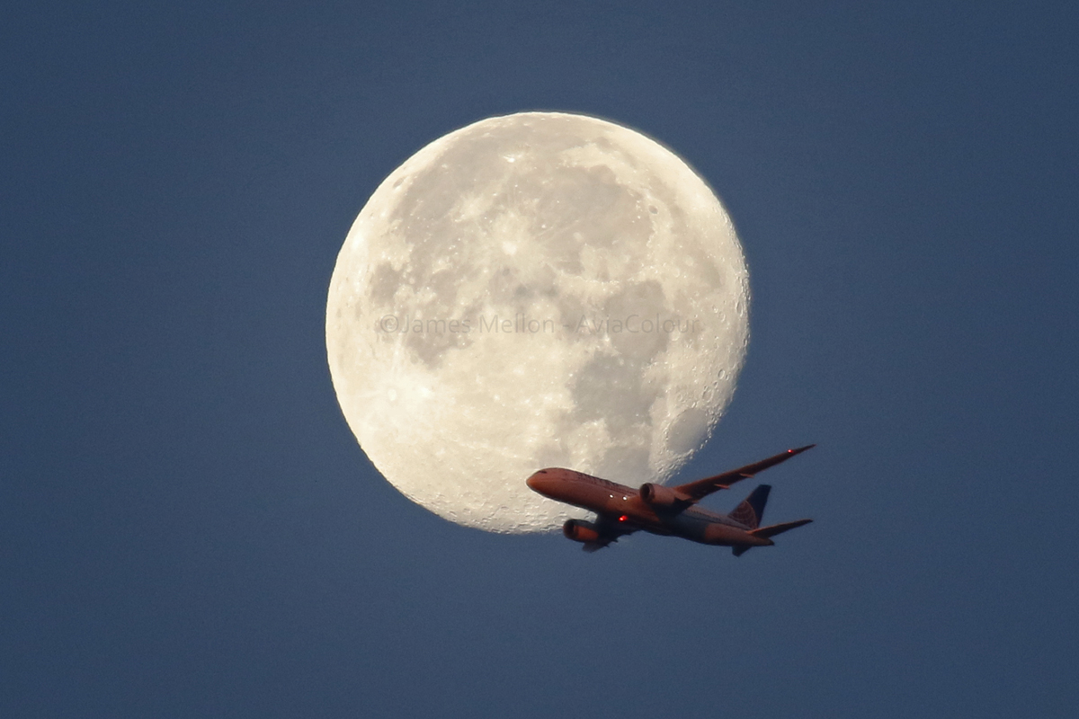 James Mellon (@aviacolour) on Twitter photo 06:49, and a <a href="/united/">United Airlines</a> Boeing 787-8 from Chicago-O'Hare to <a href="/HeathrowAirport/">Heathrow Airport</a> passes the setting moon, while the sun begins to rise.
Quite fortunate to catch this, as I'd only just got out of bed a couple of minutes beforehand.
#avgeek #aviation #moon 06:49, and a <a href="/united/">United Airlines</a> Boeing 787-8 from Chicago-O'Hare to <a href="/HeathrowAirport/">Heathrow Airport</a> passes the setting moon, while the sun begins to rise.
Quite fortunate to catch this, as I'd only just got out of bed a couple of minutes beforehand.
#avgeek #aviation #moon