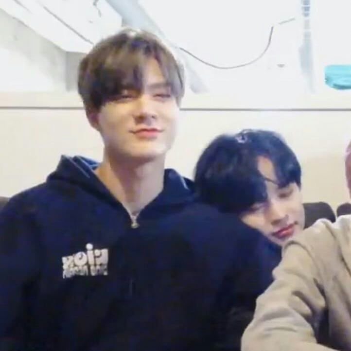 fairycastorLELE's tweet photo. 제노한테 기댄 천러 너무너무 귀여웡 https://t.co/Os559IdwTr