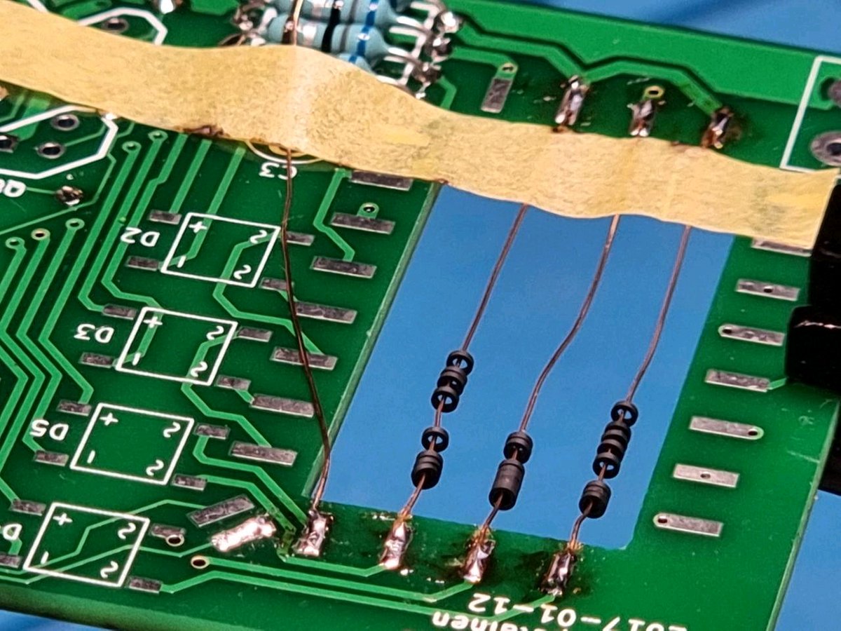 Microchip shortage? No problem. Eivind Holt knit his own 32 bits of RAM.