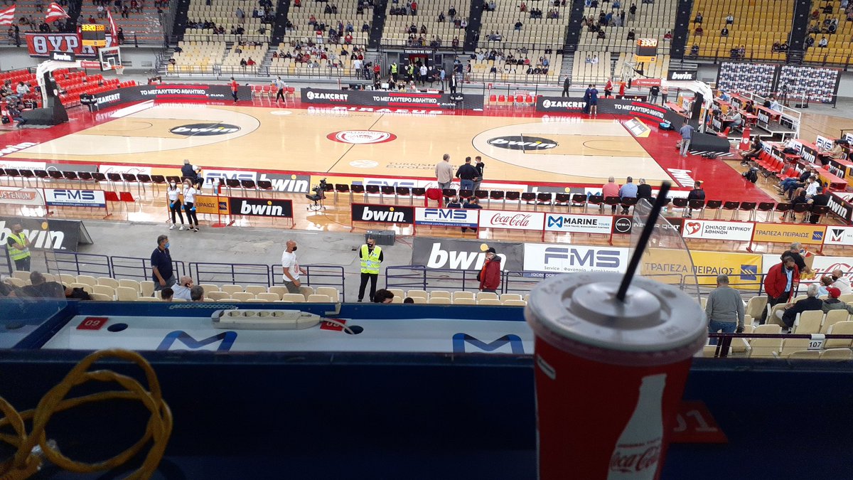 RitxiWar's tweet photo. Agua en La Paz y la Amistad a 0,50€ #OnlyInGreece https://t.co/rA0s1DrEIn